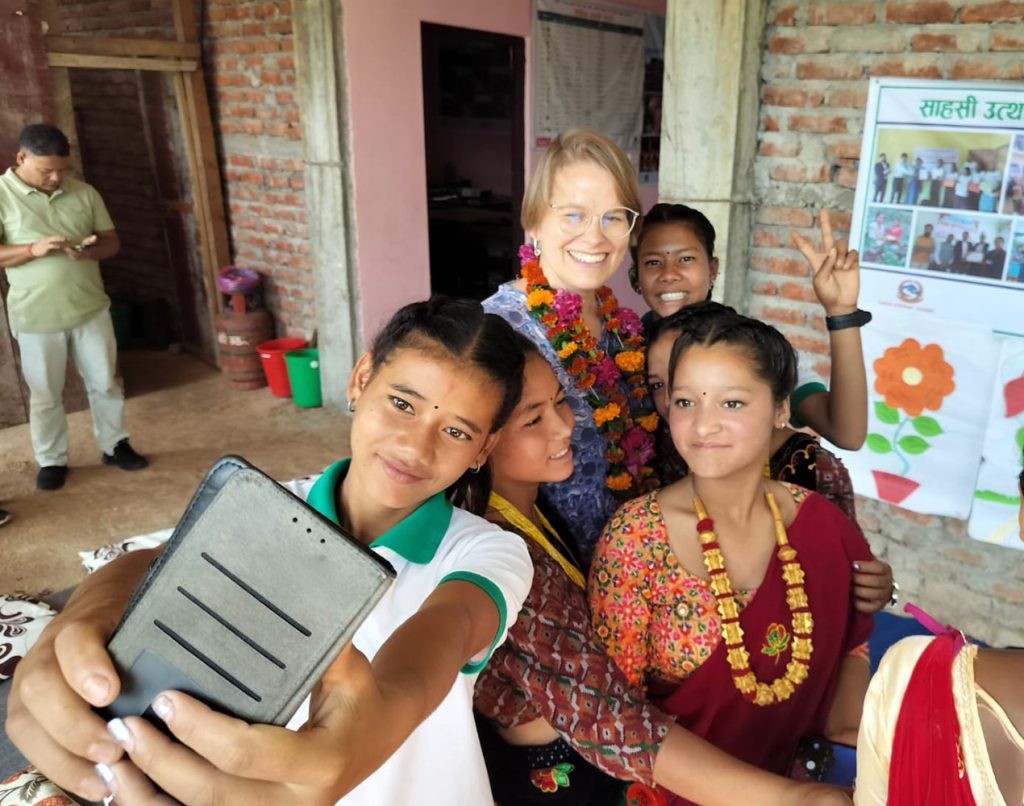 Country Director of Felm Nepal Lotta Gammelin with activist girls of Jajarkot, taking a selfie.